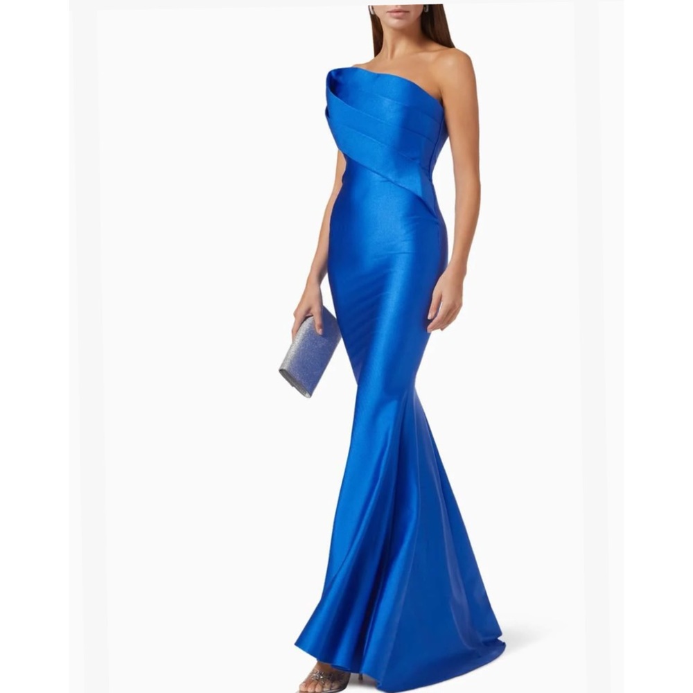 Nicole Bakti prom dress 
Size 6 but fits like a size 4
